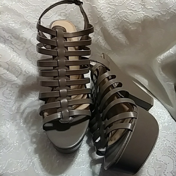 Shoes - Picture 2 of 4